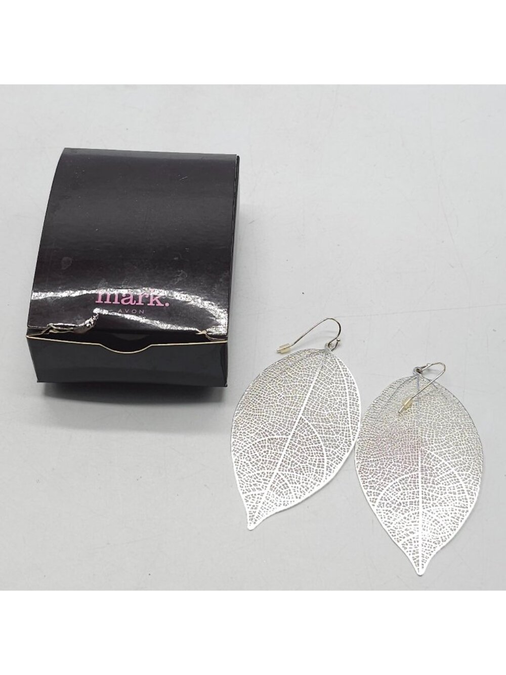 Mark By Avon Lacy Leaf Silvertone Dangle Earrings With Box 2010